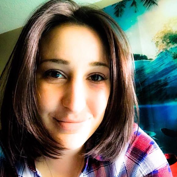 Meet your Posher, Sarah - Picture 1 of 1